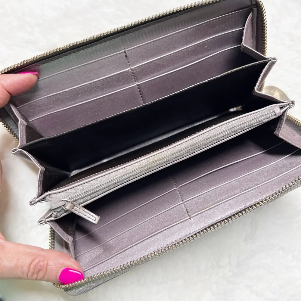 GUCCI GG Guccissima Heart Zip Around Long Wallet Metallic Lavender Authentic